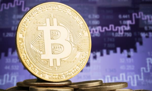 Bitcoin ETFs See Nearly $1 Billion in Weekly Inflows