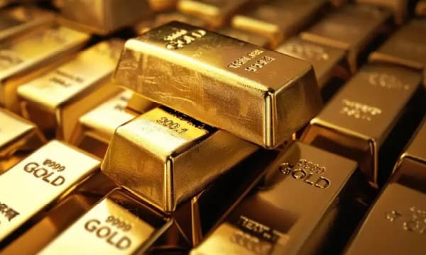 Gold Price Surges to $4,700 For The First Time Ever