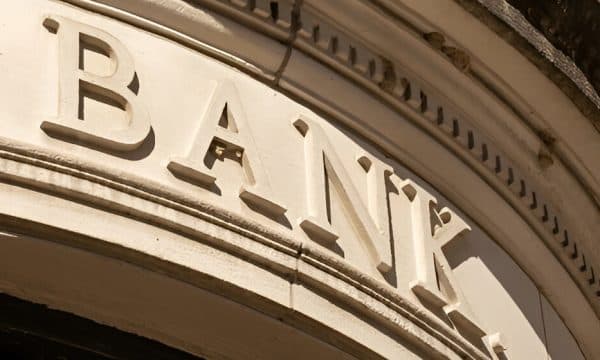 Bitwise CIO Urges Banks to Compete With Stablecoins by Offering Better Rates