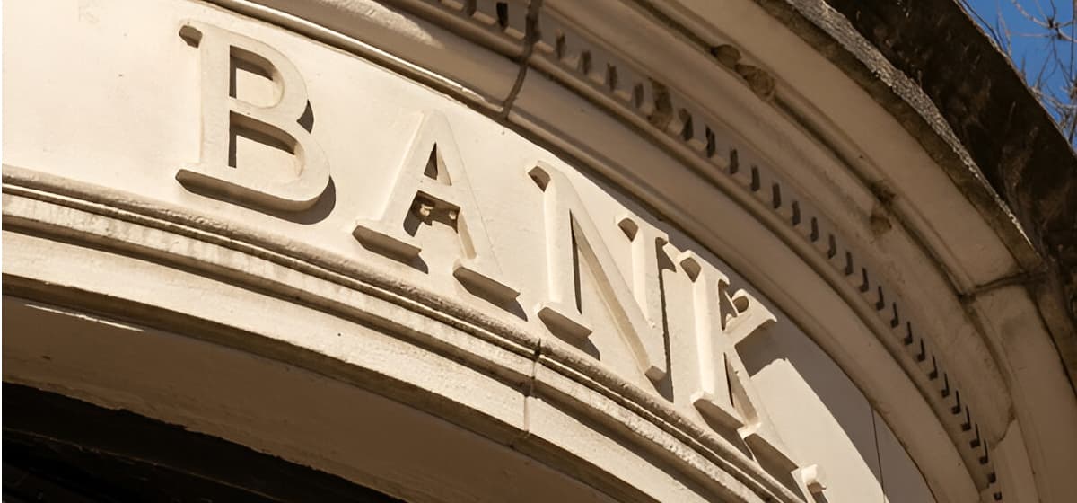 Bitwise CIO Urges Banks to Compete With Stablecoins by Offering Better Rates