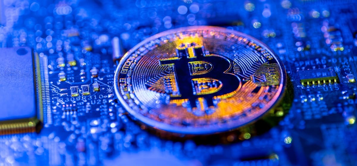 BTC Holds Near $77K as ETF Outflows and Fed Minutes Keep Pressure on $75K Support BTC Holds Near $77K as ETF Outflows and Fed Minutes Keep Pressure on $75K Support